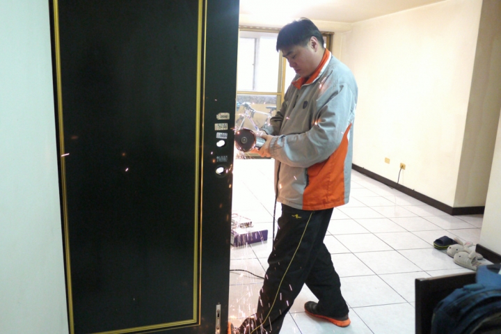 新家裝潢換了電子鎖~維夫拉克電子鎖開箱文分享