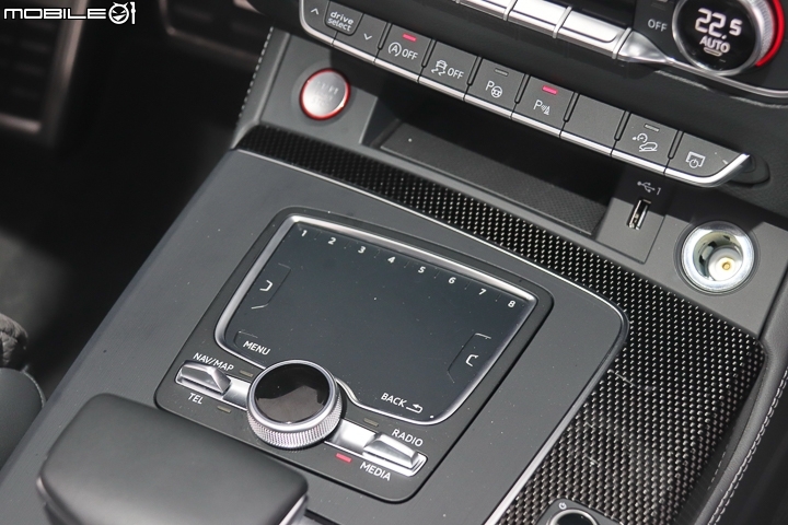 Audi SQ5 整合各項機能的5.1吋MMI觸控手寫板 Audi SQ5 整合各項機能的5.1吋MMI觸控手寫板