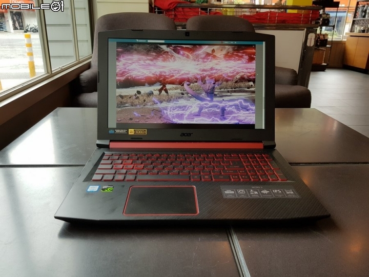 Acer Nitro 5偽碳纖維類電競筆電