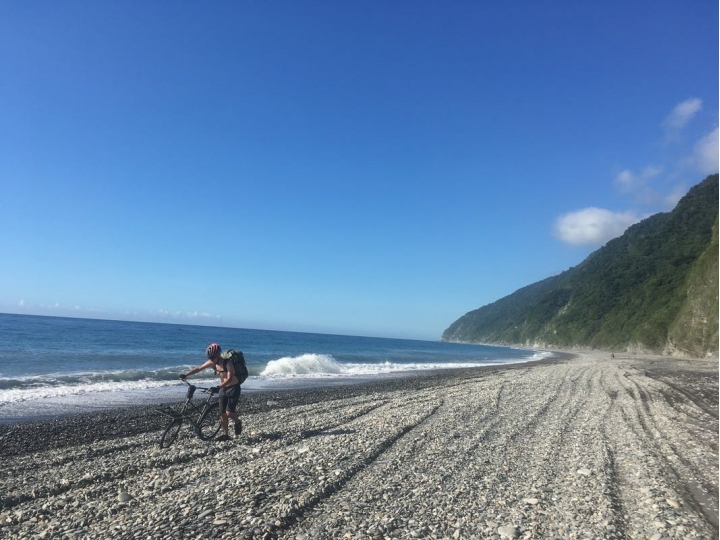 “流浪者日誌” — 盛夏的南澳古道與海蝕洞