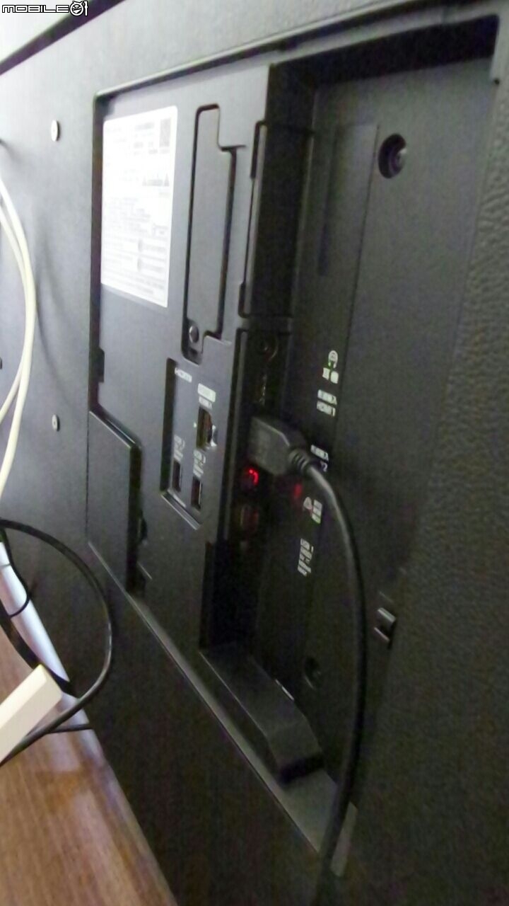 Panasonic TH-49FX700W入手(更新: 護蓋加工挖孔)