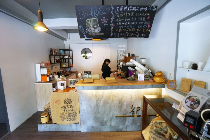 【台南咖啡廳】1/2 磅精品咖啡館｜全台唯一陶甕烘焙｜濃香醇厚的完美金杯咖啡｜陶甕烘焙手沖虹吸課程報名中｜客製化烘焙客製你最愛的風味