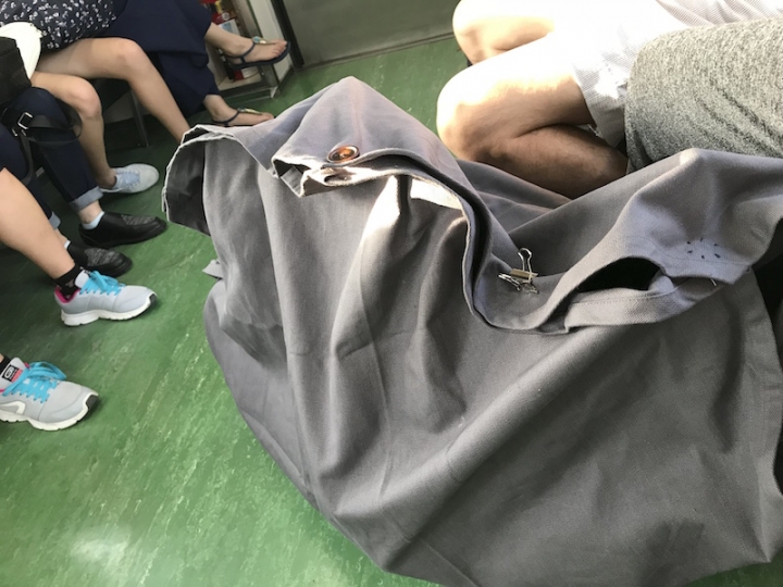 帶小折出國！自製攜車袋+收納束帶