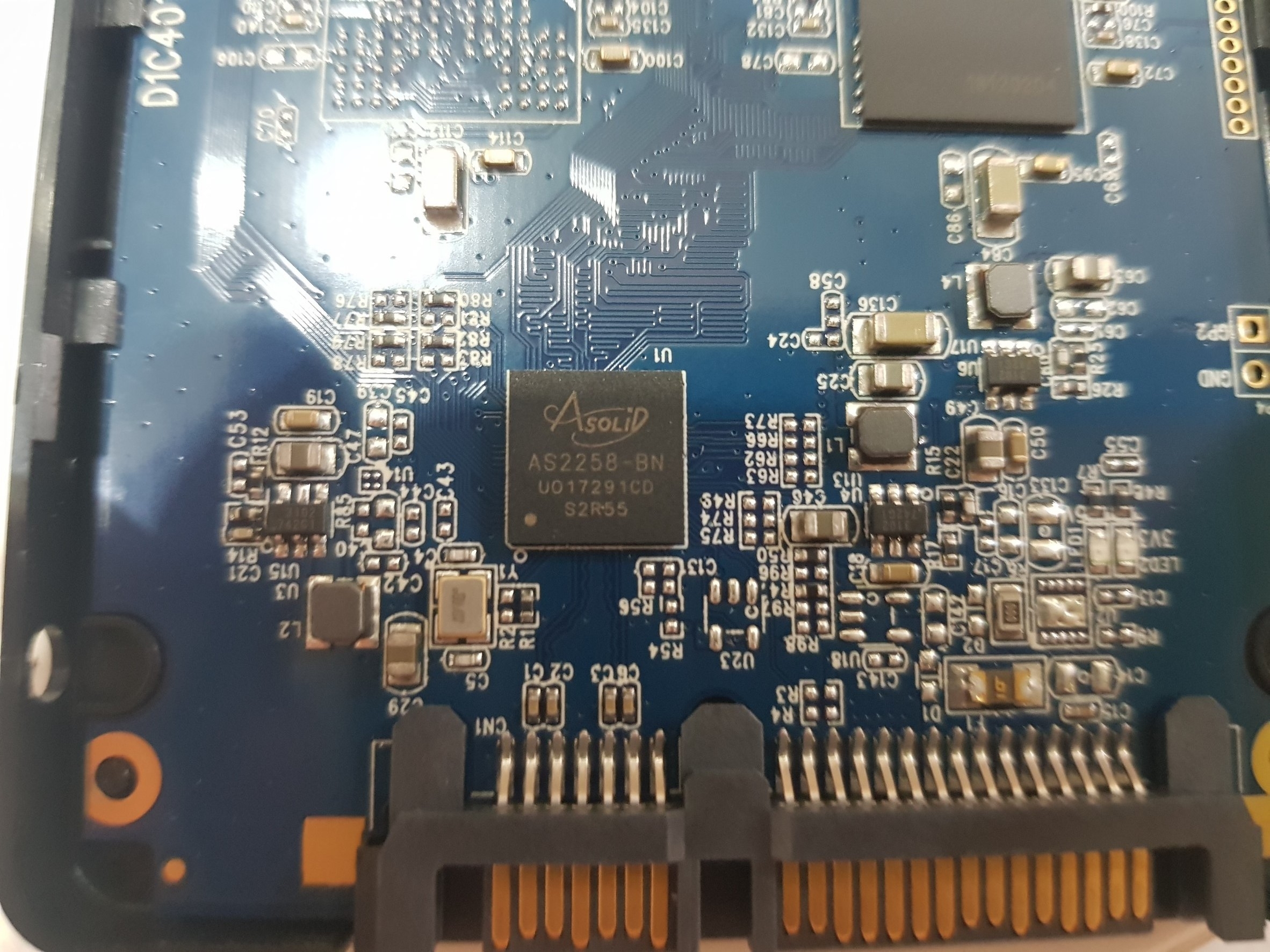 【小宅開箱】【閒聊】台灣SSD的逆襲潮？！  VIA Viqi 316-240GB SSD固態硬碟