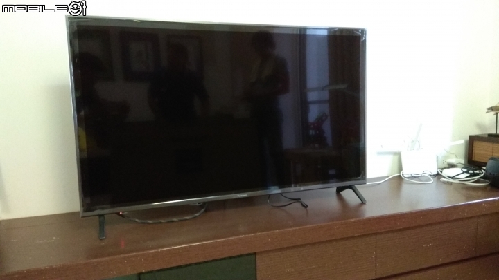 Panasonic TH-49FX700W入手(更新: 護蓋加工挖孔)
