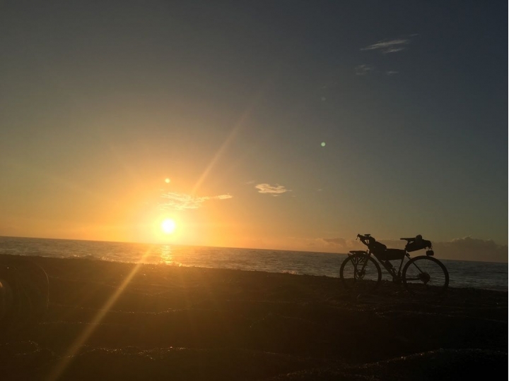 “流浪者日誌” — 盛夏的南澳古道與海蝕洞