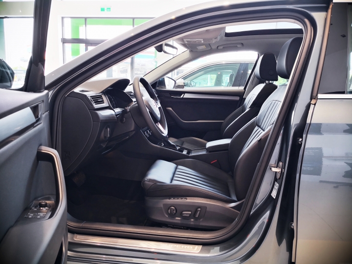 到彰化花壇Škoda新車展示中心看車~