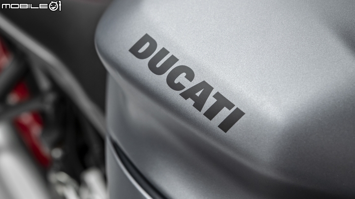 【海外快訊】鈦灰新色 2019 DUCATI SuperSport 盔甲武士上身！