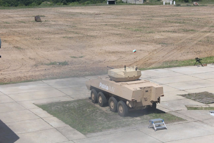 芬蘭PATRIA 軍武公司向保加利亞展示輪步車