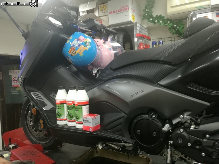 遲來的 2015 Tmax 鋼鐵特式版~純正爸爸車開箱