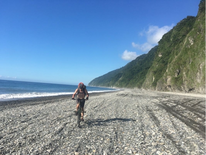 “流浪者日誌” — 盛夏的南澳古道與海蝕洞