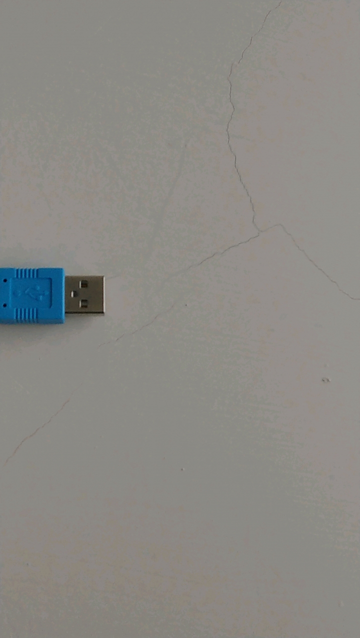 牆壁油漆的裂痕