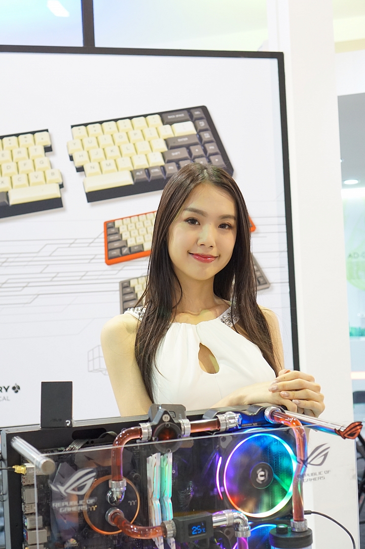 展場小野貓--去電腦展當然要拍Show Girl阿~不然要幹嘛?
