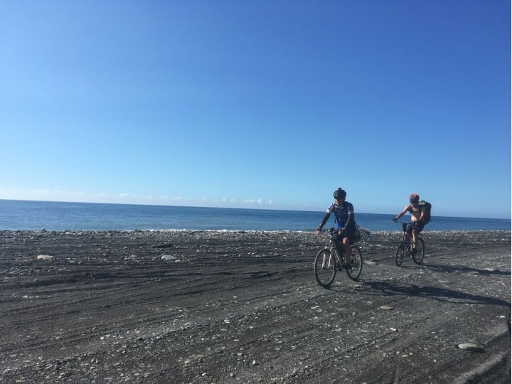 “流浪者日誌” — 盛夏的南澳古道與海蝕洞