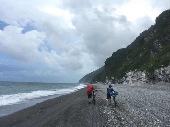 “流浪者日誌” — 盛夏的南澳古道與海蝕洞