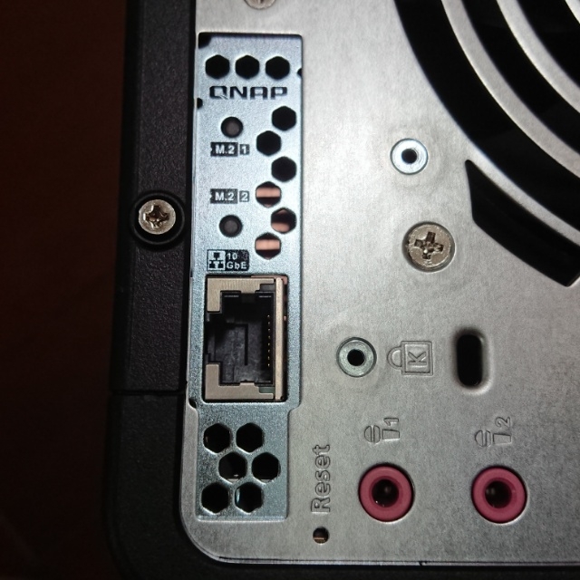 [開箱] QNAP TS-453Be 小開箱加映 QM2-2P10G1T 實測 10GbE