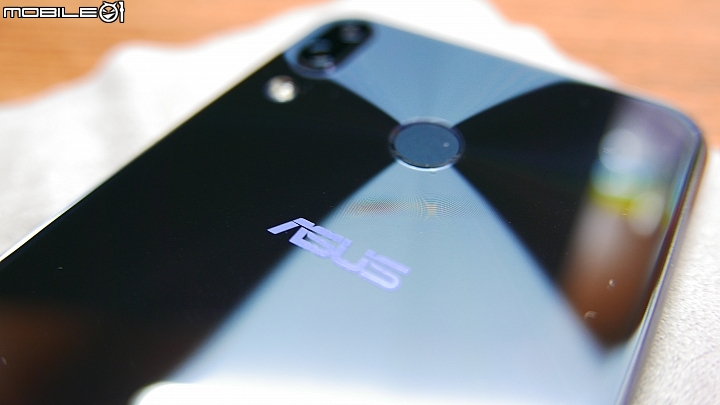 【後來居上的平價國貨】ASUS ZenFone 5Z 開箱&分享