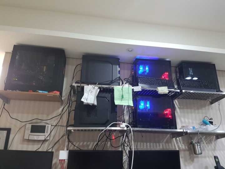 為什麼一直被電(靜電)，有高手可以幫忙? 另外想不被電 要怎麼把電導到地線上?