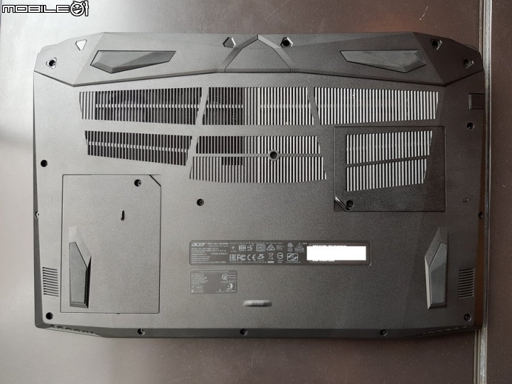 Acer Nitro 5偽碳纖維類電競筆電