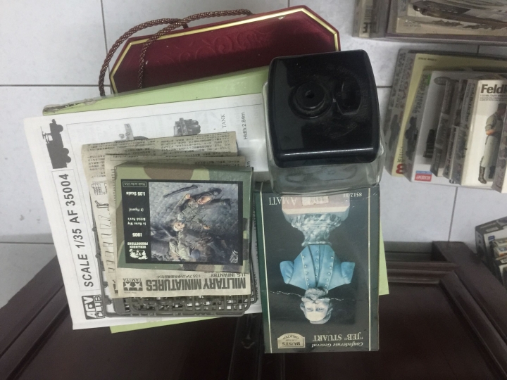 已經不玩模型了，這些放了10年以上的模型會有人想收購嗎？