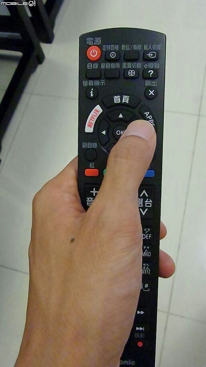 Panasonic TH-49FX700W入手(更新: 護蓋加工挖孔)