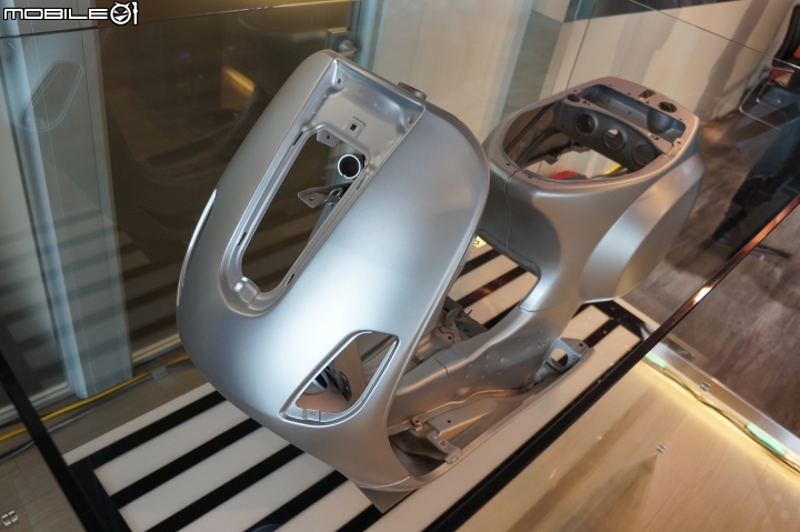 [採訪]Vespa 內湖旗艦展示中心開幕！限量車款 Sprint Carbon 同步展出