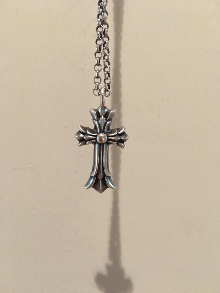 請問各位大神真假 克羅心 Chrome hearts 雙十字項鍊