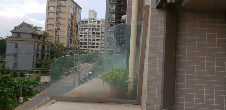 關於露台外牆的隔板問題