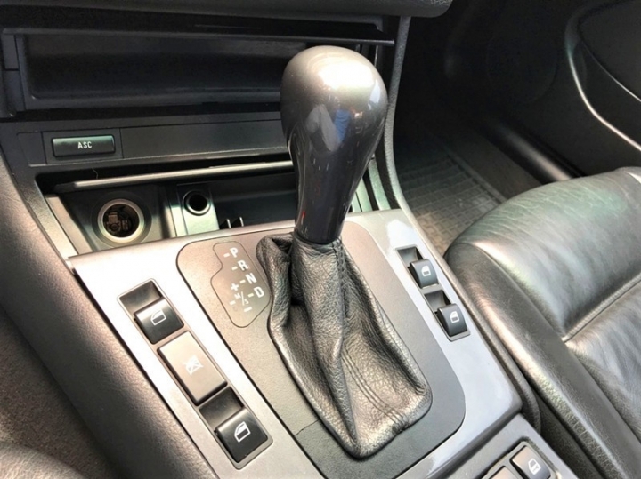 2000年 BMW 328i E46 分享文