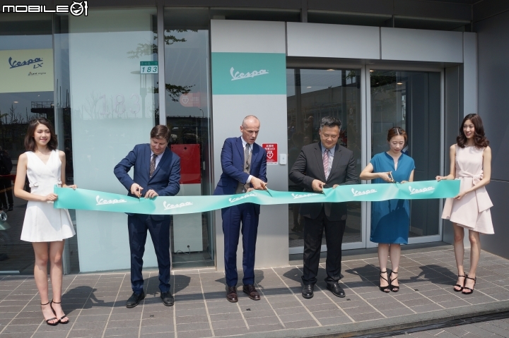 [採訪]Vespa 內湖旗艦展示中心開幕！限量車款 Sprint Carbon 同步展出