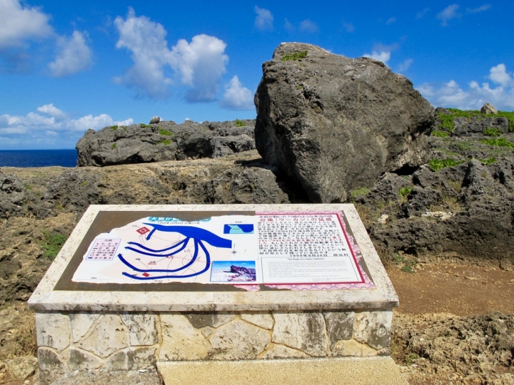 【Okinawa．走跳】人氣景點萬座毛象鼻岩、殘波岬與沖繩島料理花笠食堂