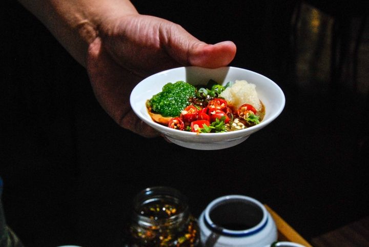 台中天津路美食 | 黃金張老甕東北酸菜鍋  承襲古法以陶甕醃製酸白菜  天然發酵的酸  柔和極致
