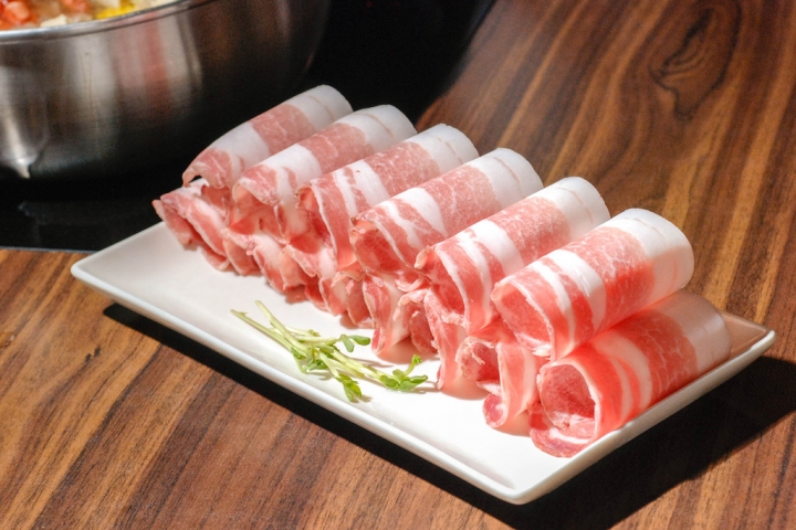 台中天津路美食 | 黃金張老甕東北酸菜鍋  承襲古法以陶甕醃製酸白菜  天然發酵的酸  柔和極致