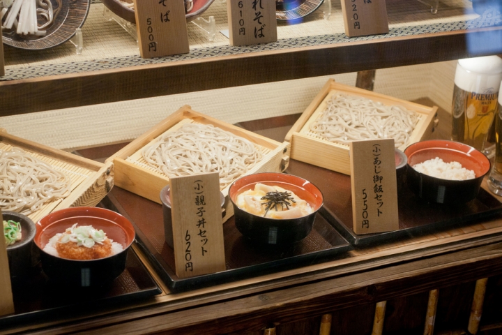 【美食。食記】東京 港區 十割蕎麥的便宜入門好店 蕎麦 冷麦 嵯峨谷 蕎麥麵 推薦 濱松町