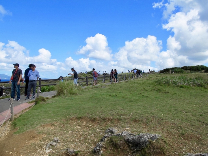 【Okinawa．走跳】人氣景點萬座毛象鼻岩、殘波岬與沖繩島料理花笠食堂