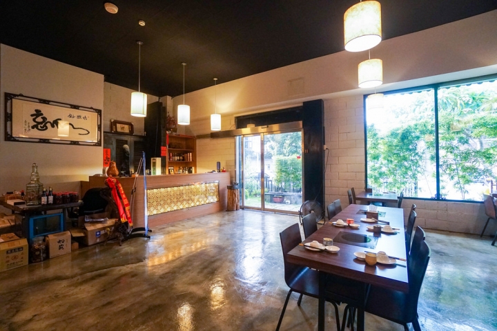 台中天津路美食 | 黃金張老甕東北酸菜鍋  承襲古法以陶甕醃製酸白菜  天然發酵的酸  柔和極致