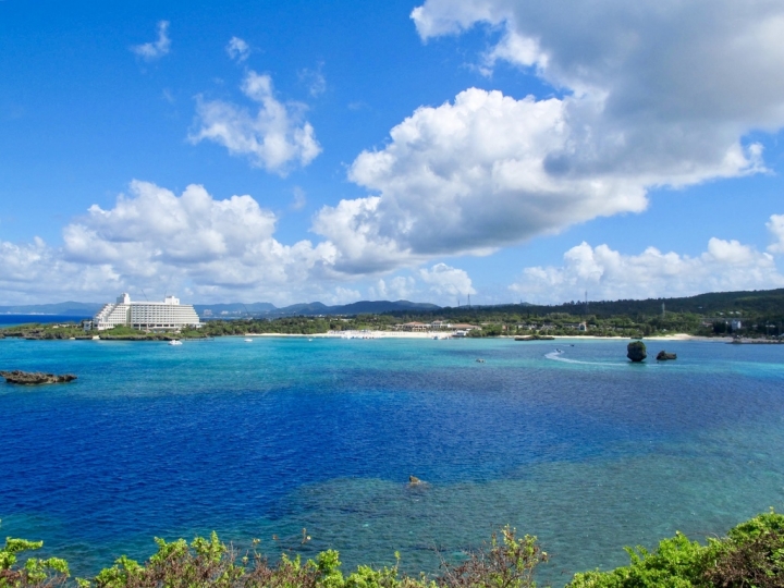 【Okinawa．走跳】人氣景點萬座毛象鼻岩、殘波岬與沖繩島料理花笠食堂