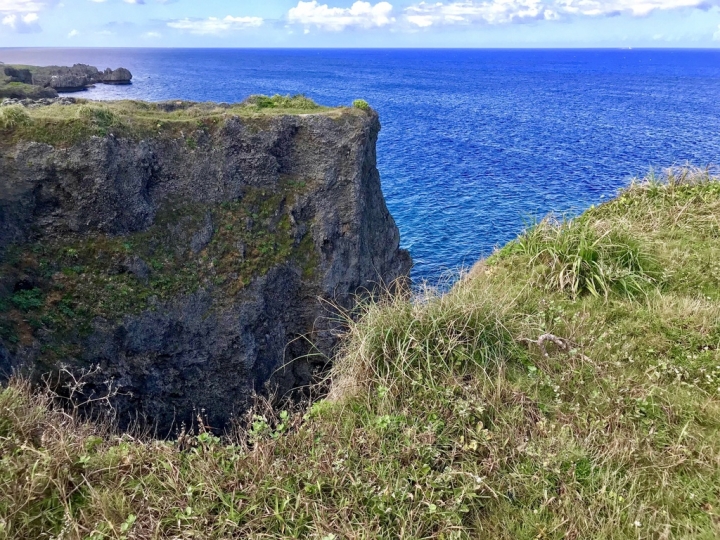 【Okinawa．走跳】人氣景點萬座毛象鼻岩、殘波岬與沖繩島料理花笠食堂