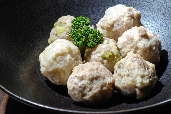 台中天津路美食 | 黃金張老甕東北酸菜鍋  承襲古法以陶甕醃製酸白菜  天然發酵的酸  柔和極致