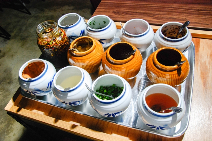 台中天津路美食 | 黃金張老甕東北酸菜鍋  承襲古法以陶甕醃製酸白菜  天然發酵的酸  柔和極致