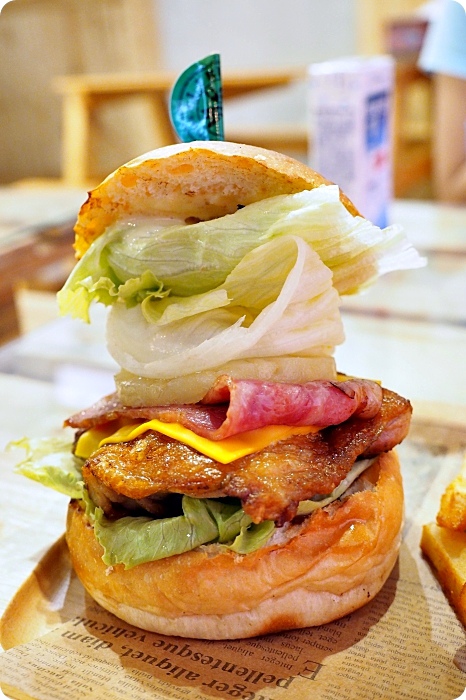 【羅東美食】J.J Burgers 美式餐廳，各式大小漢堡，好吃喔！