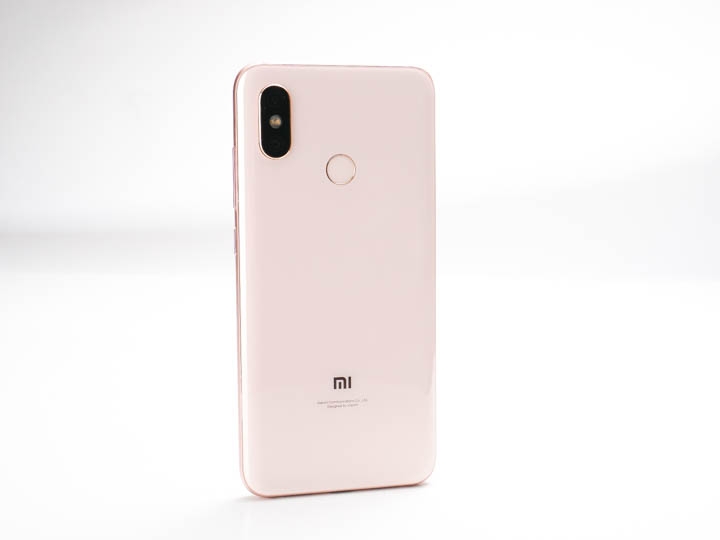 小米8金色類似iPhone 8,是帶點淡淡粉紅的粉金 小米8金色類似iPhone 8,是帶點淡淡粉紅的粉金
