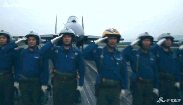 中国空军歼11挂弹巡航喜马拉雅山