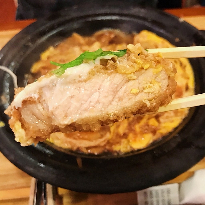 【北海道】厚達2.5公分！日本大排長龍的豬排定食！特色飯與生菜小菜吃到飽！
