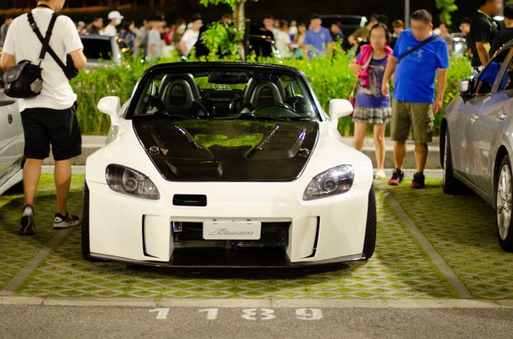 週末夜的車聚：晚上不睡覺？這群人為何要群聚在高鐵站？