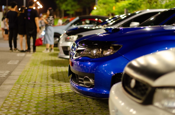 週末夜的車聚：晚上不睡覺？這群人為何要群聚在高鐵站？