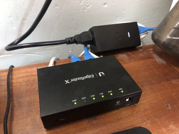 【開箱】UBIQUITI EdgeRouter X 和AC-Lite AP