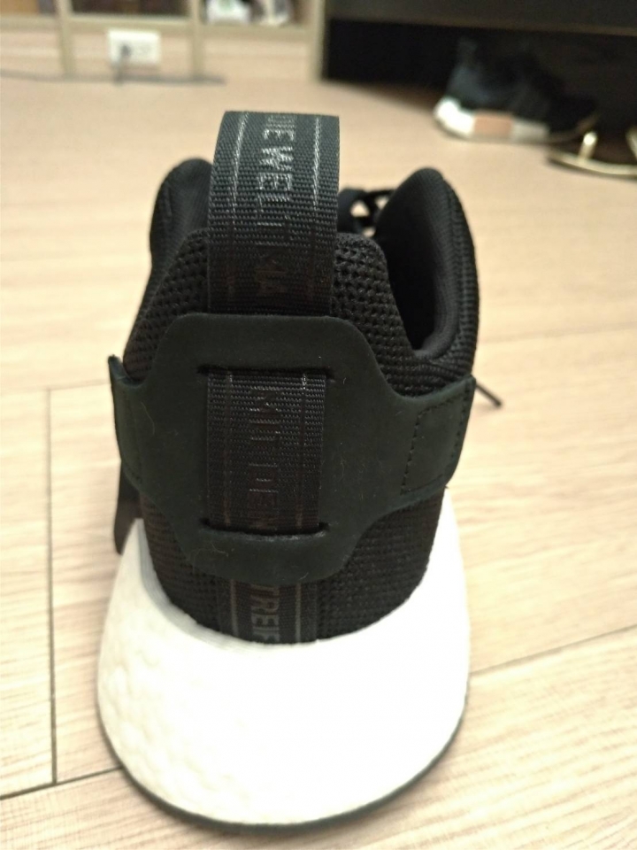 跪求幫鑑定adidas NMD R2 真假