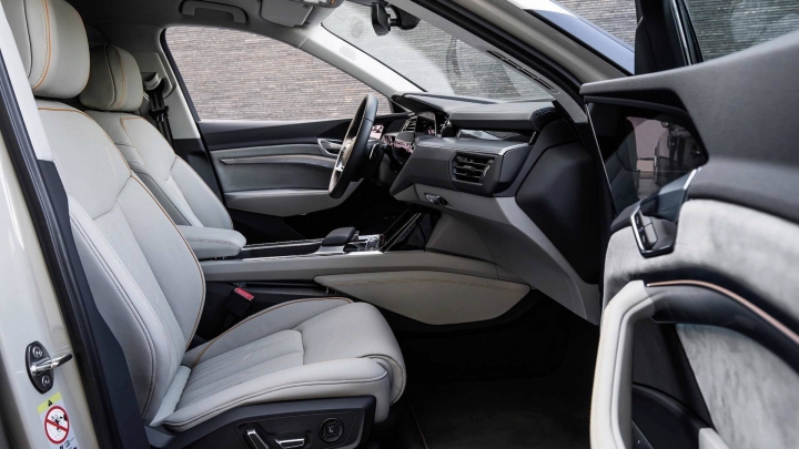 Audi E-Tron 內裝揭曉