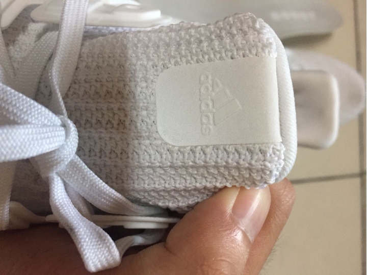 求幫驗了 Ultra Boost4.0 全白第一次網路上買鞋